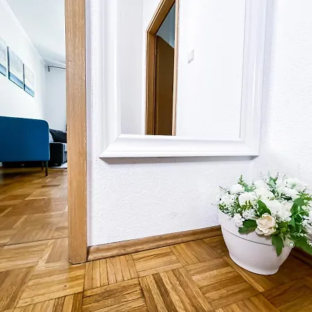 Zentraler Altbau Am Clara-zetkin-park, Rb-arena Um Ecke, Netflix Inklusive Διαμέρισμα