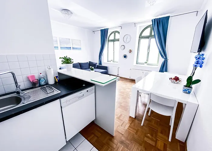 Zentraler Altbau Am Clara-zetkin-park, Rb-arena Um Ecke, Netflix Inklusive Apartamento