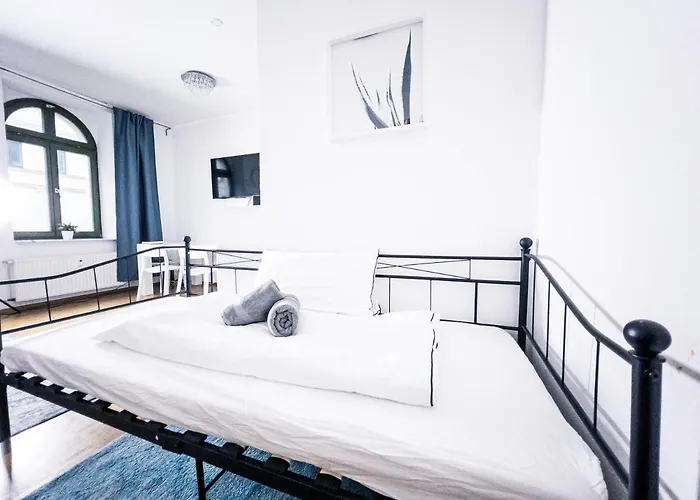 Zentraler Altbau Am Clara-zetkin-park, Rb-arena Um Ecke, Netflix Inklusive Apartamento