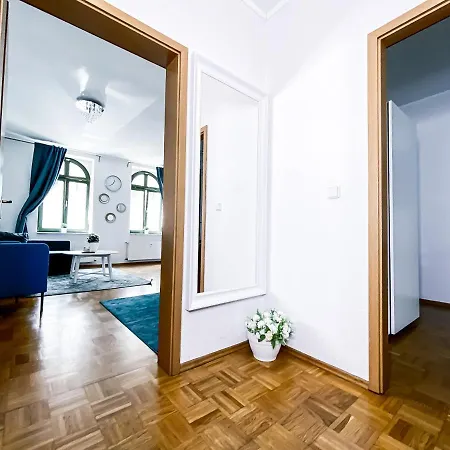 Zentraler Altbau Am Clara-zetkin-park, Rb-arena Um Ecke, Netflix Inklusive Appartement *