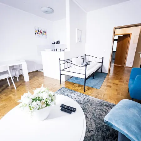 Appartement Zentraler Altbau Am Clara-zetkin-park, Rb-arena Um Ecke, Netflix Inklusive