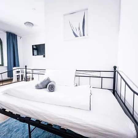 Zentraler Altbau Am Clara-zetkin-park, Rb-arena Um Ecke, Netflix Inklusive Appartement