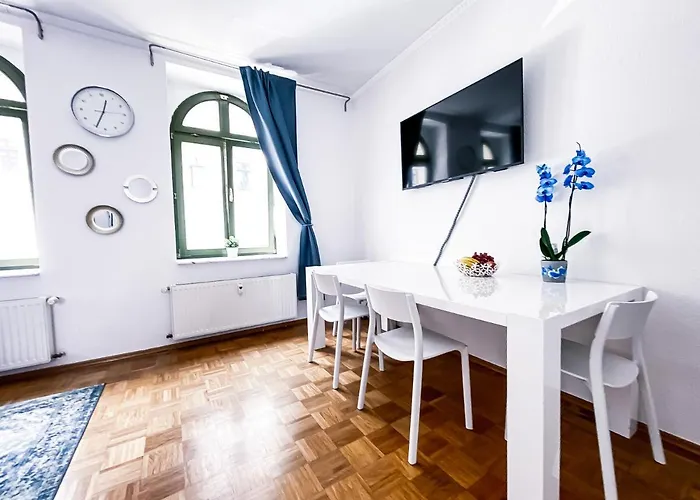 Zentraler Altbau Am Clara-zetkin-park, Rb-arena Um Ecke, Netflix Inklusive 公寓 *